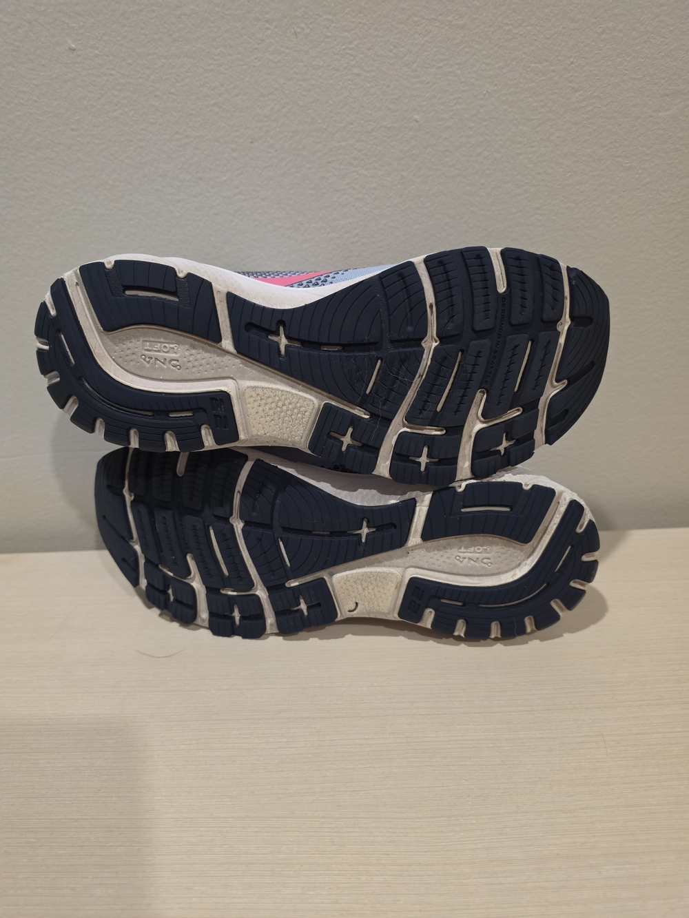 Brooks Women’s Adrenaline GTS 22 Running Shoes Grey Pink 11 - Picture 7 of 8